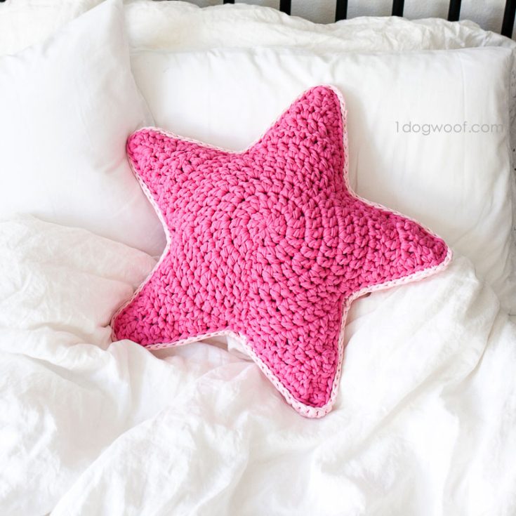 crochet star pillow