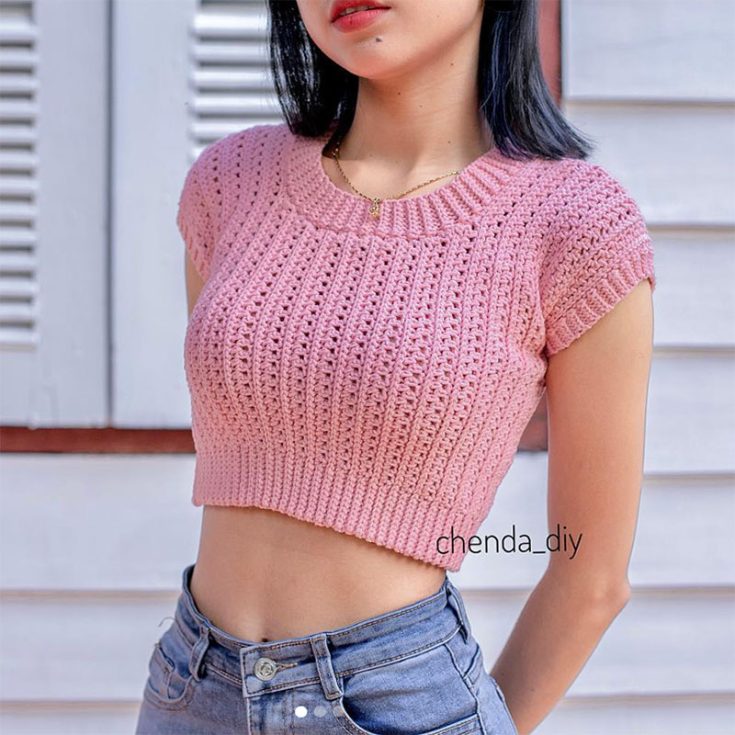 This is a gorgeous fitted crochet ribbed crop top that will accentuate your figure and really snatch your waist.