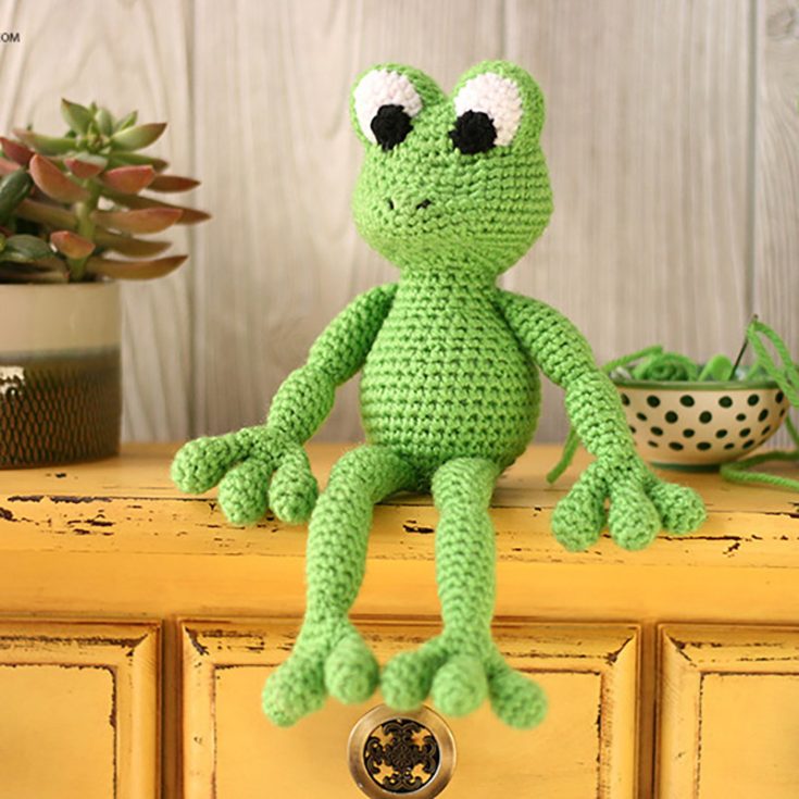 freddy crochet frog