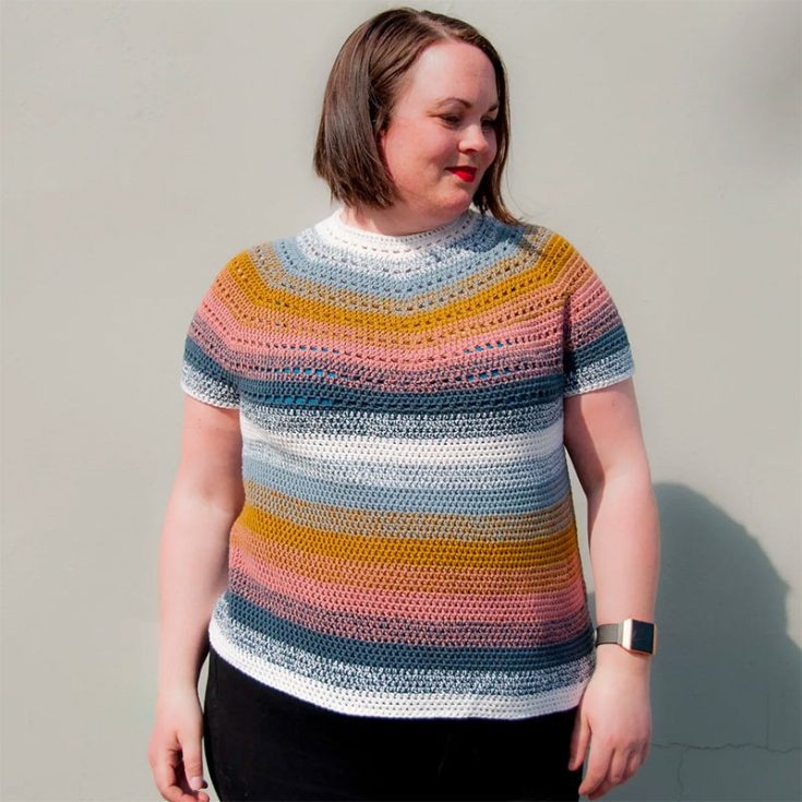 This top's color-changing details make it an ideal summer piece. Doesn't it look like a swirling summer ice cream? This summer top pattern is available in 8 sizes, ranging from S to 5XL.