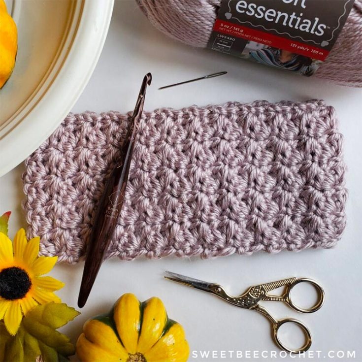 This pattern uses a single and double crochet to create this unique suzette stitch. Its extremely straightforward, even beginners will get it in no time.