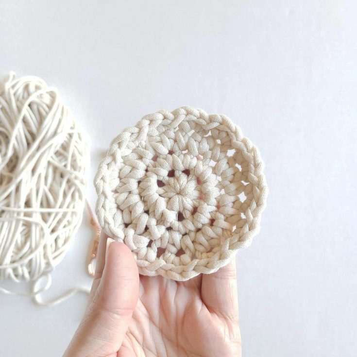 crochet a basic round coaster that begins with a magic ring