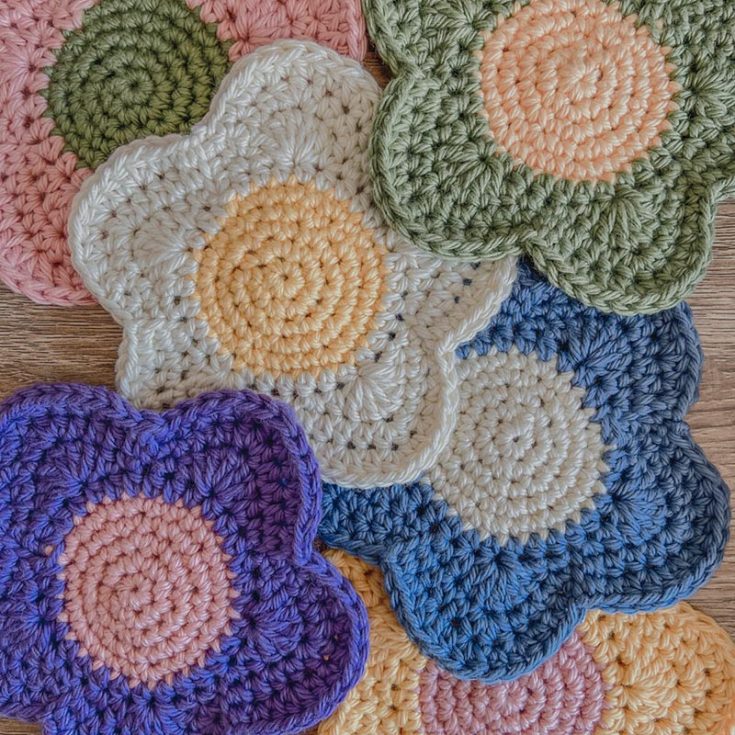 easy crochet flower that begins with a magic ring