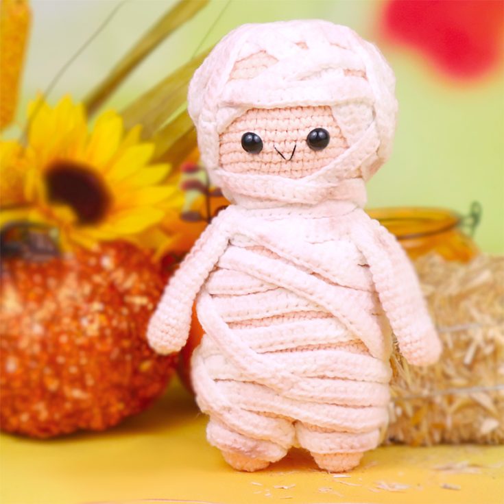 Crochet a cute mummy that just rose from the dead to place in your house this Halloween! An intermediate skill is required to complete this doll. This post also has links to a bundle of free amigurumi crochet patterns that are Halloween themed.