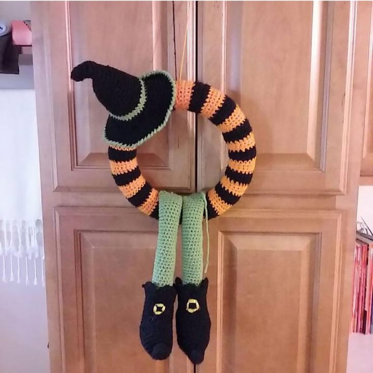 Welcome your guests with Halloween cheer the moment they show up on your doorstep with this Halloween wreath. The patterns for this adorable wreath is available for download for free!