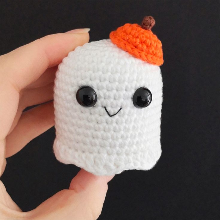 Make your own cute little ghosts come to life with this beginner friendly amigurumi crochet ghost pattern. The whole ghost is made in one go, from top to bottom and only sewing required is for attaching his little pumpkin hat. Also another one of the easier Halloween crochet patterns on this list.