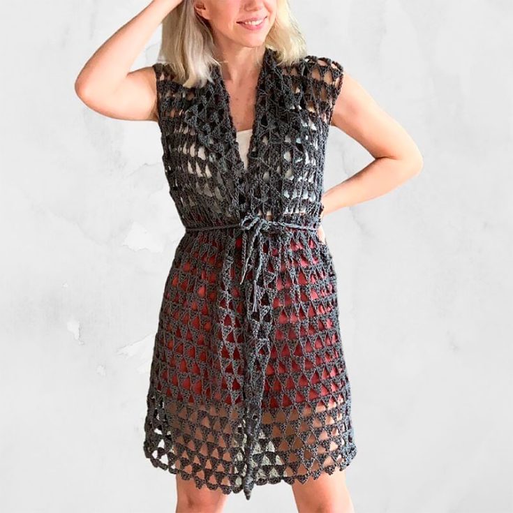 This garment uses an open stitch&nbsp;that features little triangles and adds a little boho touch. It's a beginner-friendly pattern that also comes with a video tutorial. Available in sizes S up to 5XL.
