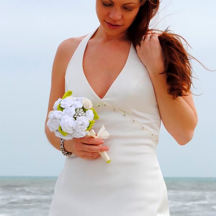 This wedding bouquet and boutonniere pattern include large roses, medium roses, small rosettes, and sweetheart rosettes. Every aspect of making and assembling the bouquet is included in the tutorial.