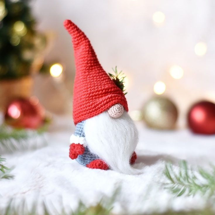 Gnomes really fit the Christmas brief with their long, snowy white beards and pointy hats. Crochet his Christmas gnome for the upcoming Christmas festive season.