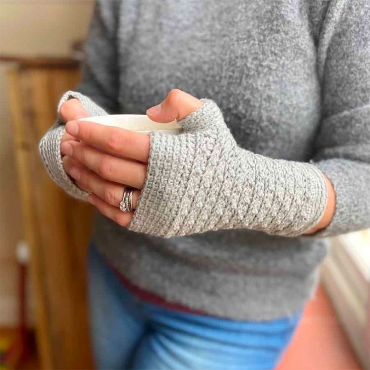 Whether if its to keep a loved one warm or to spice things up with the comeback of the Y2K trend, these crochet fingerless gloves will be loved by your girlies for sure. Skill level:&nbsp;Intermediate