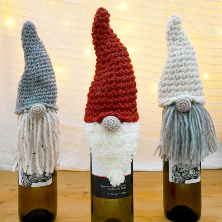 This is a small and super fast crochet project that can be done within minutes -- beginners yup we got it as well. You can literally use any scrap yarn you have that isn't long or enough to make other bigger projects.