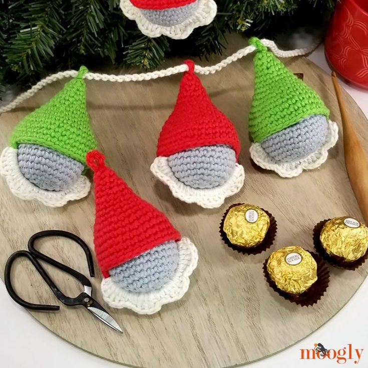If you're worried about messing up the gnome's face, well, worry no more. This gnome candy ornament fuses sweetness with fantasy to get this simple but quirky little decorative ornament. Using only just a few yards of yarn each, this is a quick and easy way to use up the last few scraps of yarn that you have left. What are you waiting for? Save it up for your future crocheting project now!