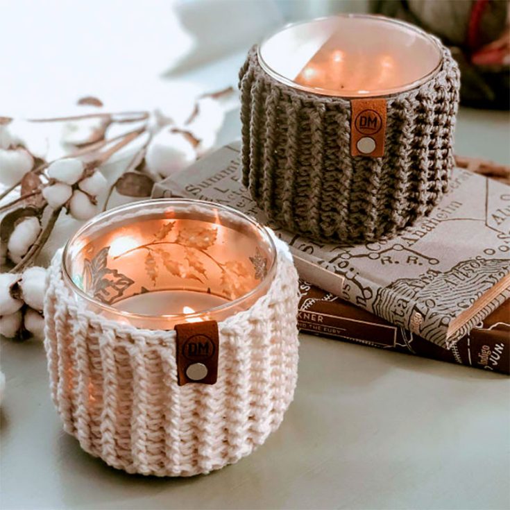 These ribbed cozies turn an ordinary looking candle or jar into something extraordinary! Pair it with a scented candle and you will have the perfect gift. Skill level:&nbsp;Avid Beginner