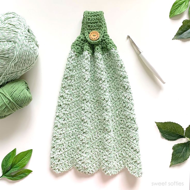 Need a crochet gift idea for someone who spends a lot of time in the kitchen? These hand towels are perfect gifts as whose house doesn't have a kitchen or toilet in need of a hand towel? difficulty:&nbsp;Beginner