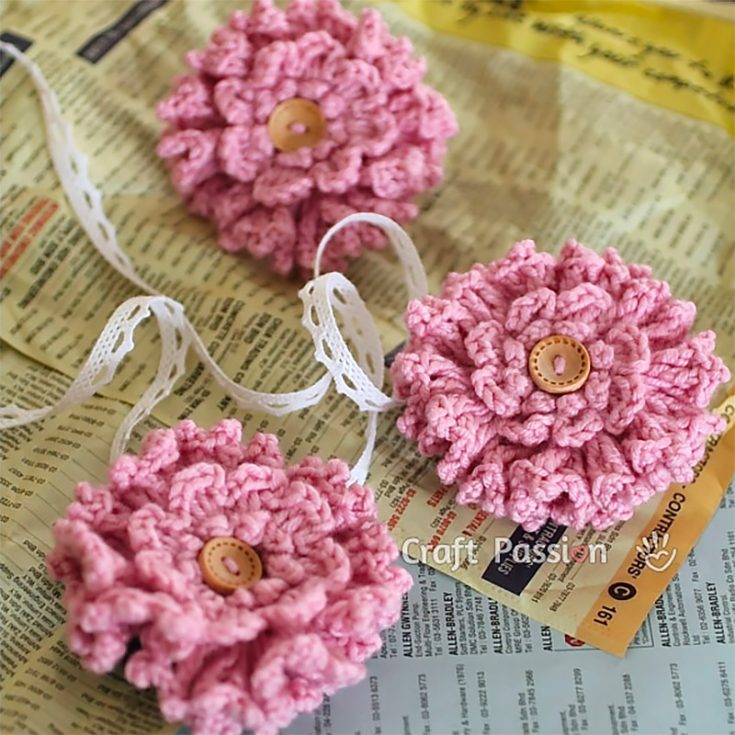 This is a quick and simple project that you can complete in minutes. They are ideal for hats, bags, hair accessories, lampshades, clothing, and anything else you can think of! A very versatile pattern indeed.