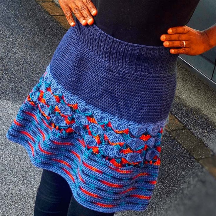 Using the shell stitch to create those unique patterns, this lovely crochet skirt can be made into so many different colors. It comes in XS (S, M, L, XL, 2XL, 3XL). Difficulty: Intermediate