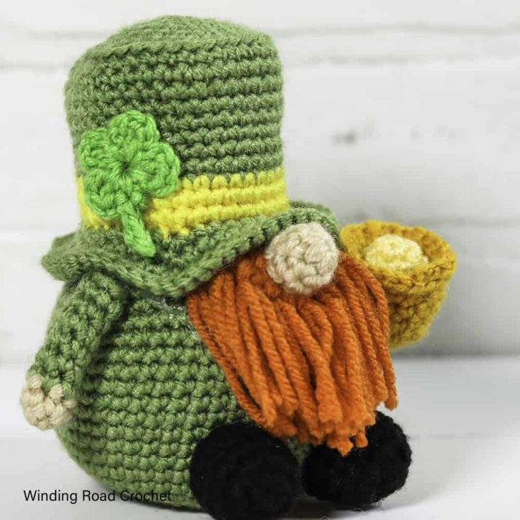 Feeling lucky? Here is a leprechaun gnome in the spirit of Saint Patrick's Day. I love the crochet gnome series from this page because it really is like your little gnomes are playing dress up according to the season. They even have a tutorial on how to crochet braids for female gnomes.