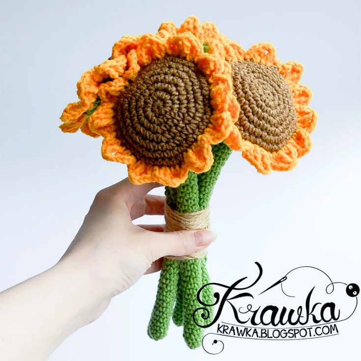 This adorable sunflower bouquet pattern will make lovely gifts during graduation or to gift to friends. This is an intermediate-level pattern.