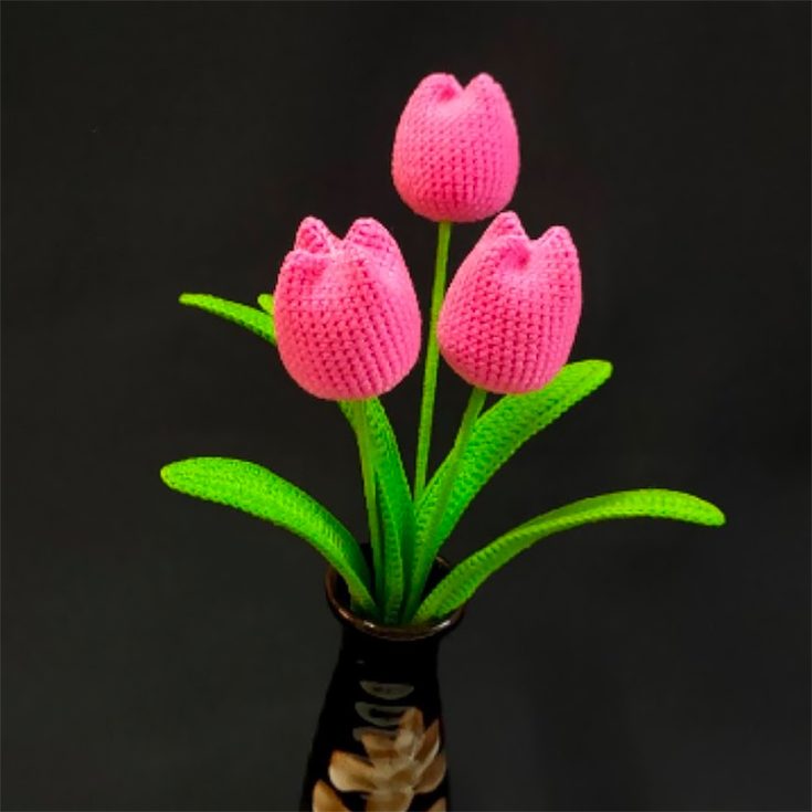Tulips are one of the most popular flowers to crochet due to their popularity among women. Opt for this pattern as a stand-alone flower or as a part of an elaborate flower bouquet.