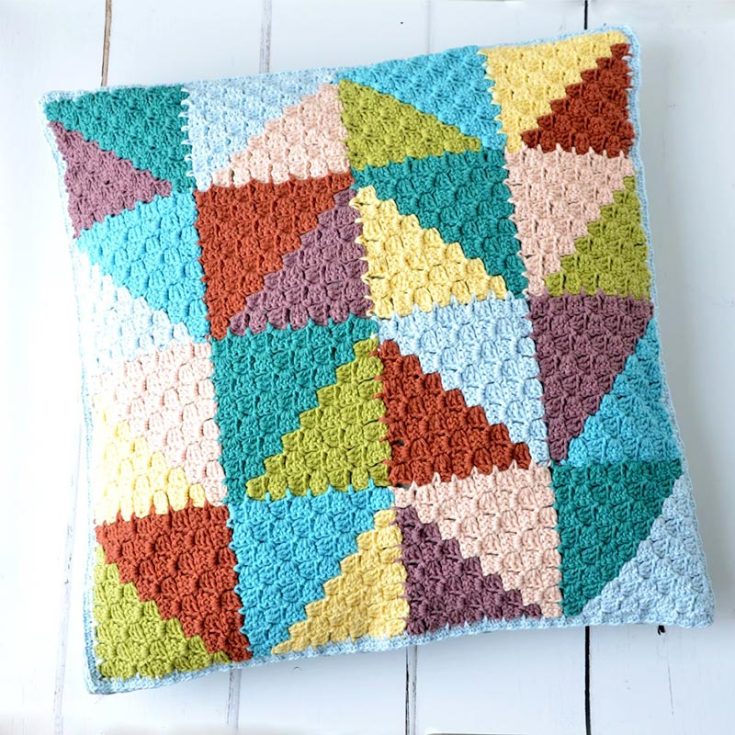 C2C (corner-to-corner) crochet is a great way to showcase the design of a project. This tutorial comes with a chart that you can follow and a guide on how to read the chart.