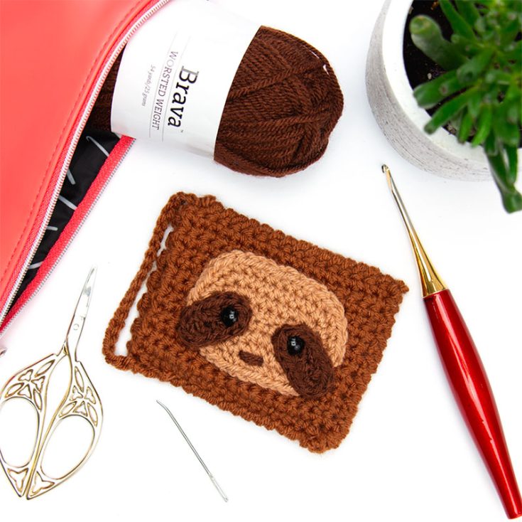 Instead of just gifting someone giftcards for their birthdays or during Christmas, add on a handmade crochet gift card holder to personalize this gift. difficulty:&nbsp;Avid Beginner