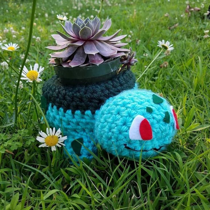 Here's a unique free crochet Pokemon pattern! It's a Bulbasaur that acts as a succulent or small plant potholder. What a way to spice up your indoor garden.