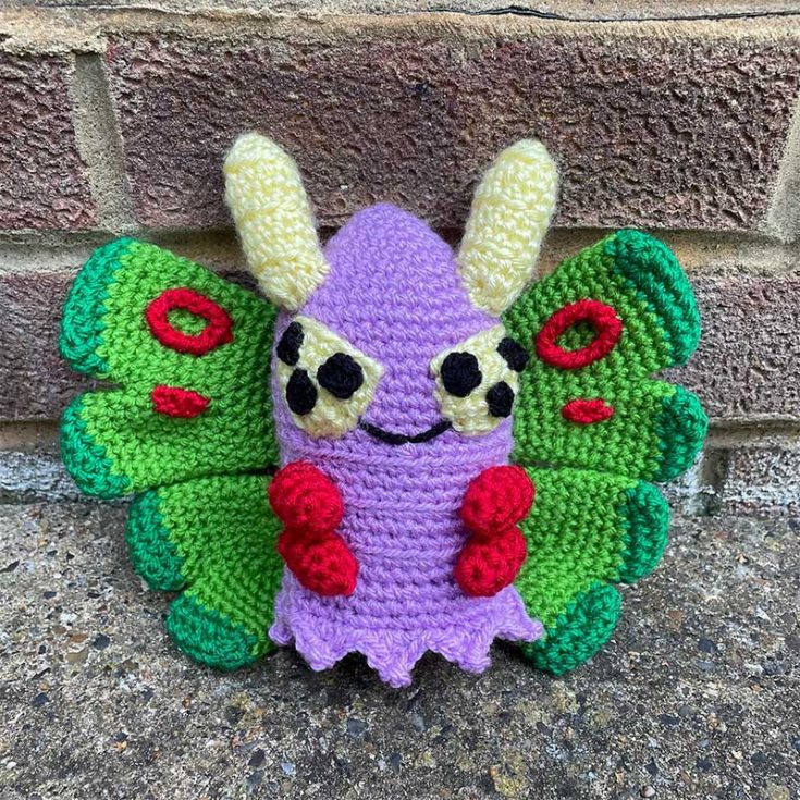 Have you ever heard of Dustox? He's simply one of the coolest bug pokemons around! This pattern is available in the video, its suitable for advanced beginners and above.