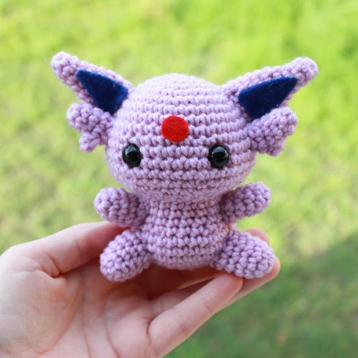 Learn how to crochet this lovely Espeon that only evolves when it loves its owner! It's pocket-sized and beginner-friendly crochet pattern so anyone can bring around their very own Espeon.