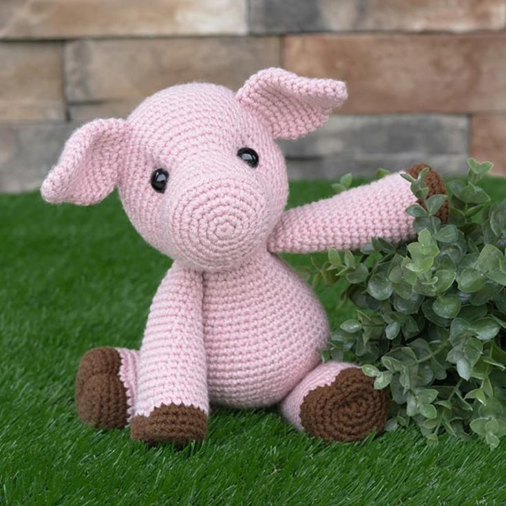 As most of this piglet is made in one color and the ears are crocheted into the head, it is a fairly simple amigurumi pattern. If you're a beginner up for the challenge, we encourage you to do so!