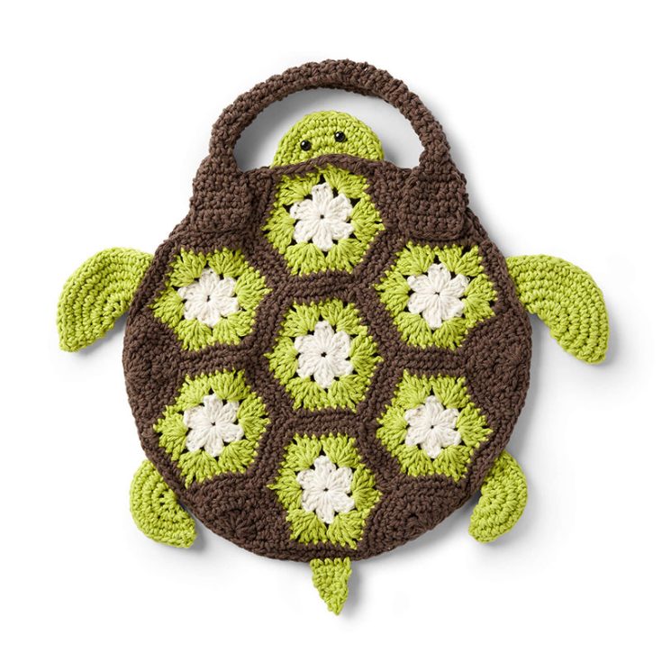This adorably crocheted sea turtle bag will surely be a hit among your summer accessories.