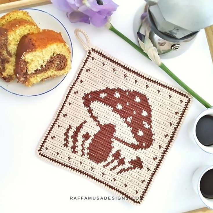 This tapestry crochet mushroom potholder pattern will turn out useful with your fall- and wood-inspired kitchen decor.