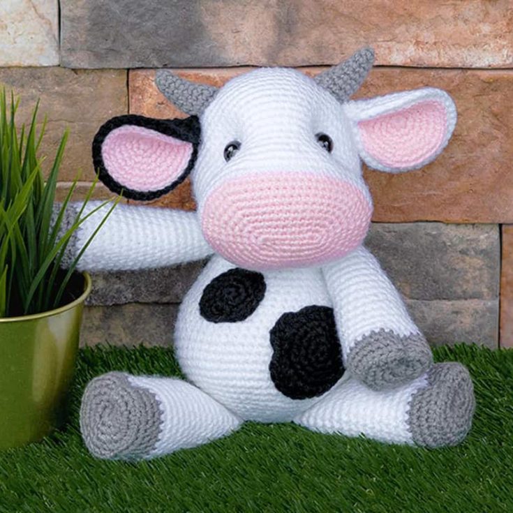Caroline the cow here stands 14 inches tall when crocheted with a 3.5mm hook and worsted-weight yarn. It is a cute crochet cow with little horns that you can omit if you wish!