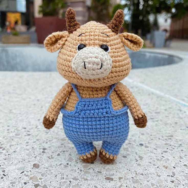 I simply adore it when amigurumi toys have their own wardrobe. This charming pattern provides crocheters with a step-by-step guide to create an adorable bull stuffed toy.