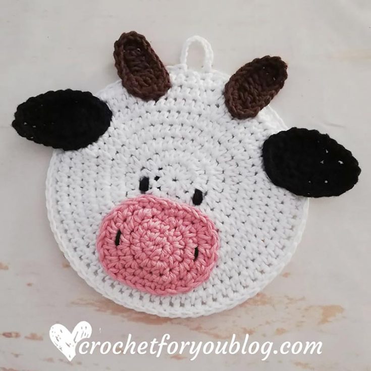 Bring your cow masterpieces to your kitchen by making this crochet cow potholder! It's made by making two flat oval-shaped circles, adding on the features, and layering them to get the desired thickness.