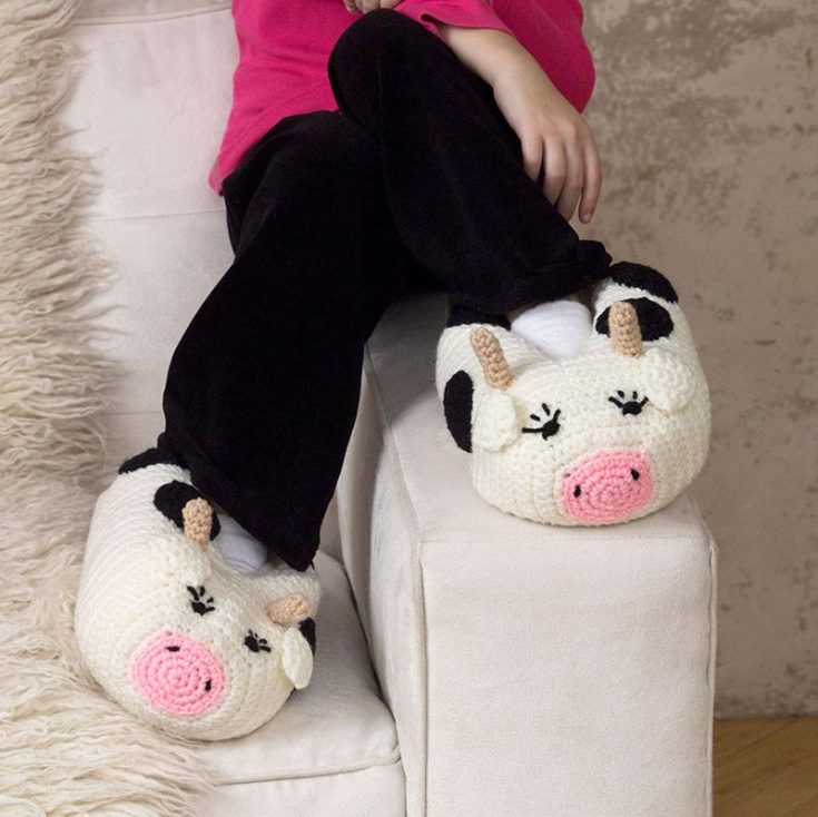 With the cold weather approaching fast, here's a fun and MOO-velous pair of cow slippers for you to crochet. It'll make you smile whenever you wear it and keep you warm as well.&nbsp;Remember to make a gauge swatch to match your tension so your size comes out as described in the pattern.