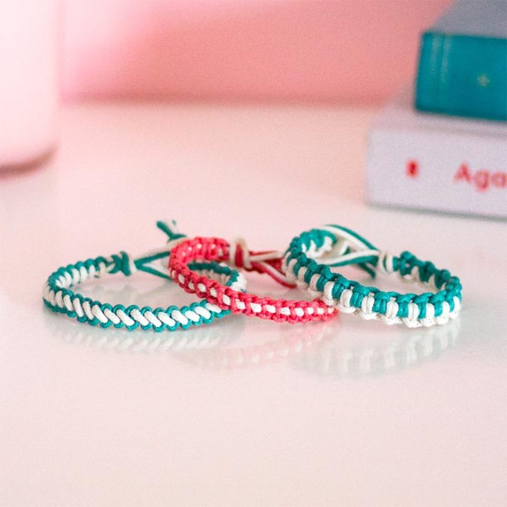 Find out how to make three different types of stylish friendship&nbsp;bracelets that you can make with or for your friends. Making macrame bracelets has never been easier than with this detailed video guide. Handmade always make better gifts than store-bought ones.