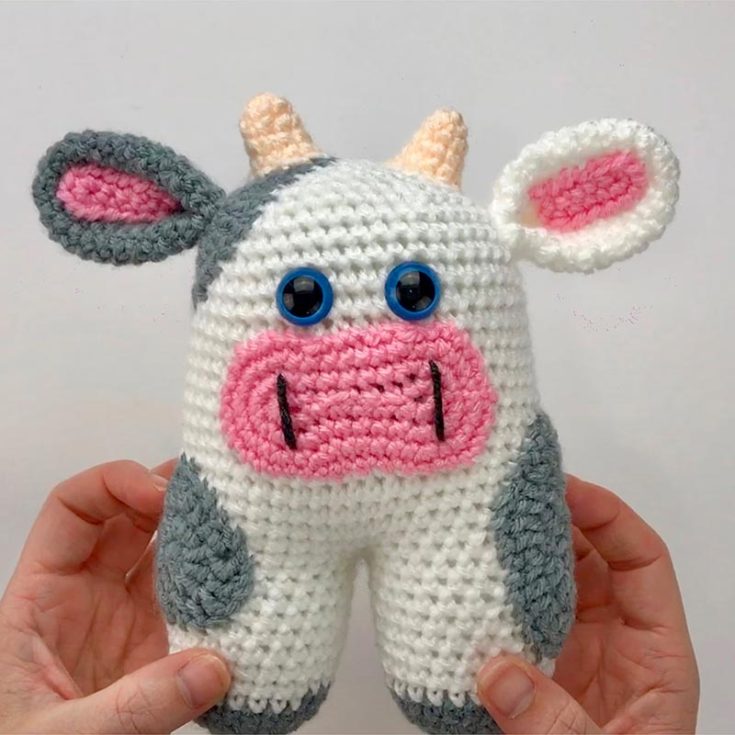 This really easy 2-D amigurumi cow pattern is a great choice for beginners. There's even a video tutorial to guide you through each step.