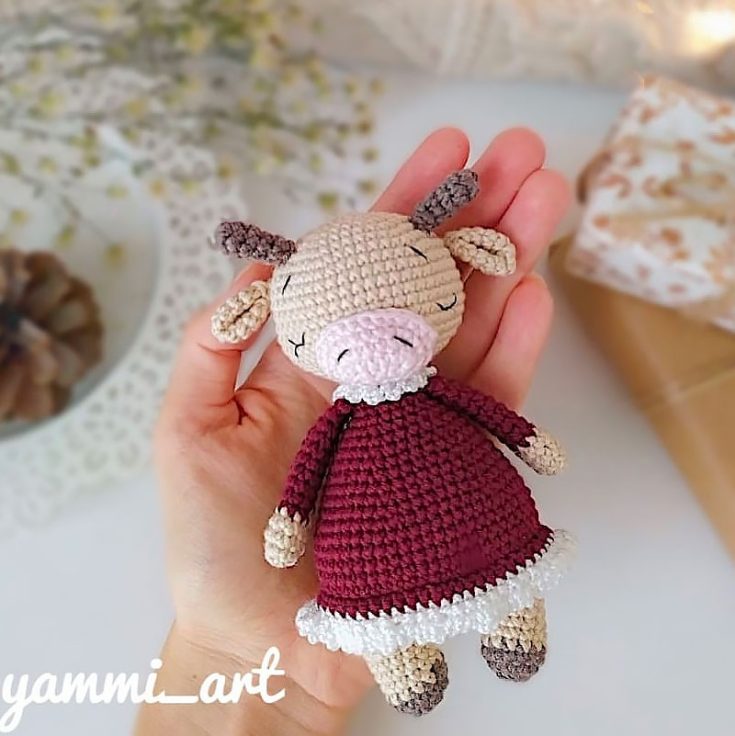 Learn how to make this adorable crochet cow with a dress. You won't have to spend too much time crocheting the cow's dress because it is part of the cow's body.