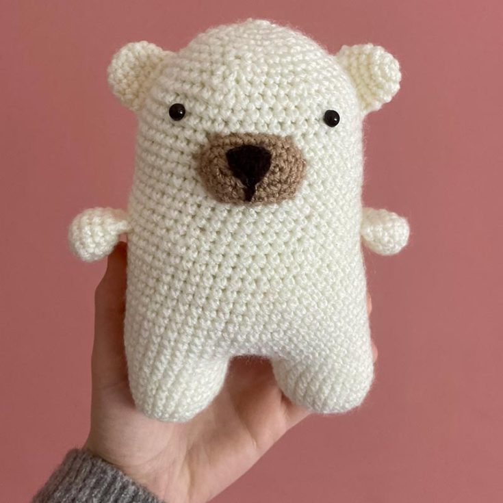 This simple crochet bear pattern is in the shape of a rectangle, yet still manages to look adorable. Depending on what you have, it can be made with acrylic or cotton yarn.