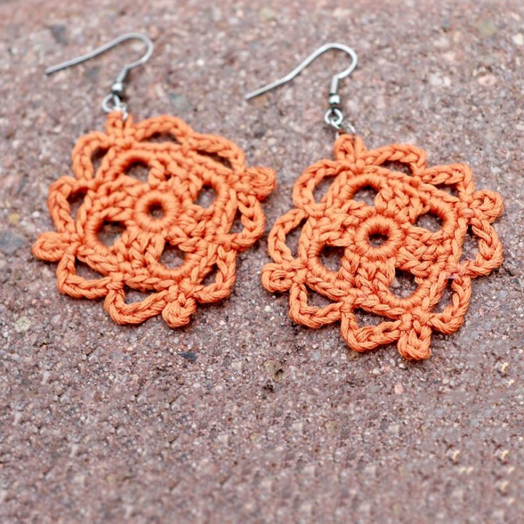 These Courtney earrings feature a very pretty and unique design that is sure to be a show-stopper! Because of the tiny crochet hook, some people might say this is an instant no-go, but if you practice a bit, you can complete this in less than 30 minutes.