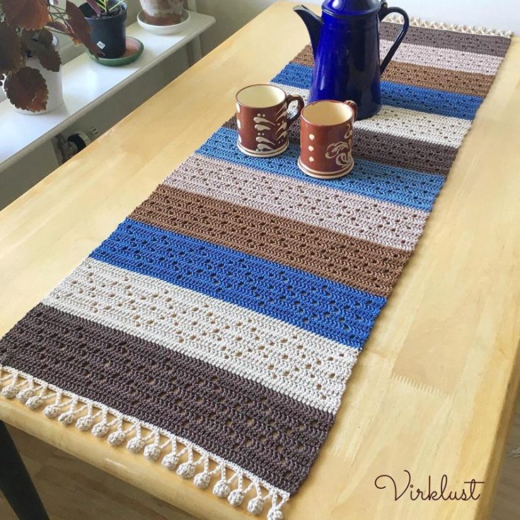 This runner is made with blocks of vibrant colors and lovely diamonds throughout. A wonderful centerpiece that you can make incorporating the main colors of your home.