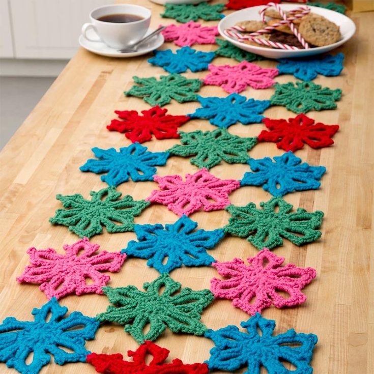 This looks terribly complicated but its actually just identical snowflakes neatly joined together at the edges. Truly a wonderful piece for beginners that looks harder than it actually is!