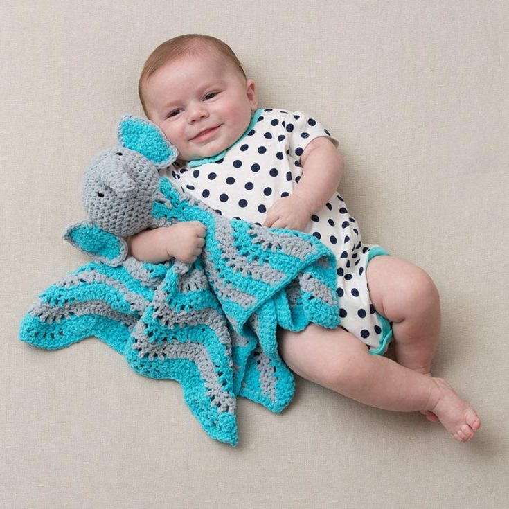 This adorable crochet elephant head is a perfect addition to a soft wave stitch blanket, creating the perfect lovey. An ideal baby shower present for your friends who are expecting.