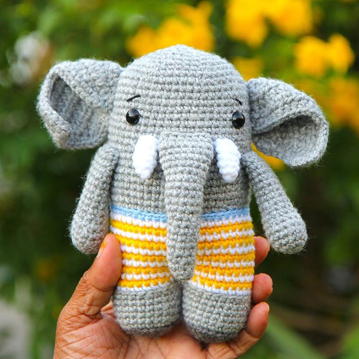 Elzo enjoys fashion, as can be seen with his cute striped pants. Feel free to design any accessory or clothing for him, and he will happily put it on. He measures 8" tall and is a wonderful avid beginner project.
