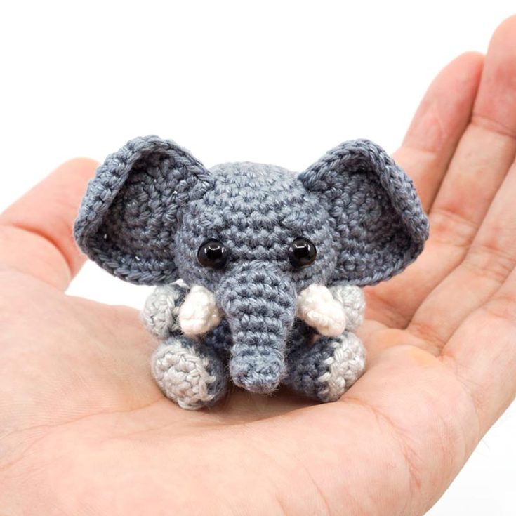 This tiny little guy has a sitting height of only 5cm -- which makes it a great pattern to begin with if you're a beginner!