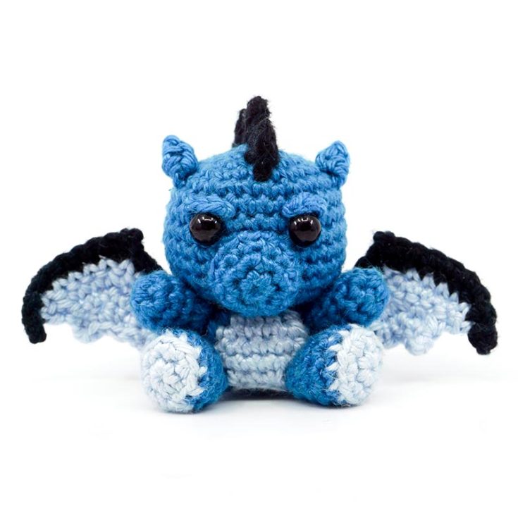 This simple crochet dragon pattern utilizes basic stitches and is small in size -- all ingredients for a beginner-friendly dragon project!