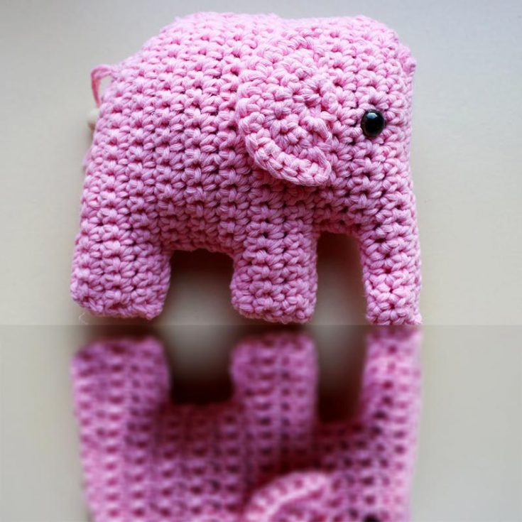 This 2D amigurumi elephant crochet is a pattern suitable for avid beginners. Get the supplies now and enjoy making this lovely elephant!