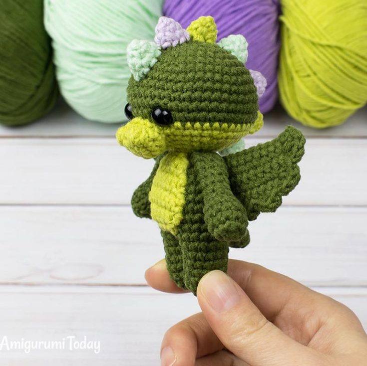 The convenient size of this pattern adds to its charm. It's small, relatively quick to work up, and a great beginner dragon!&nbsp;You&rsquo;ll need to complete a free sign-up to this website to view this pattern.