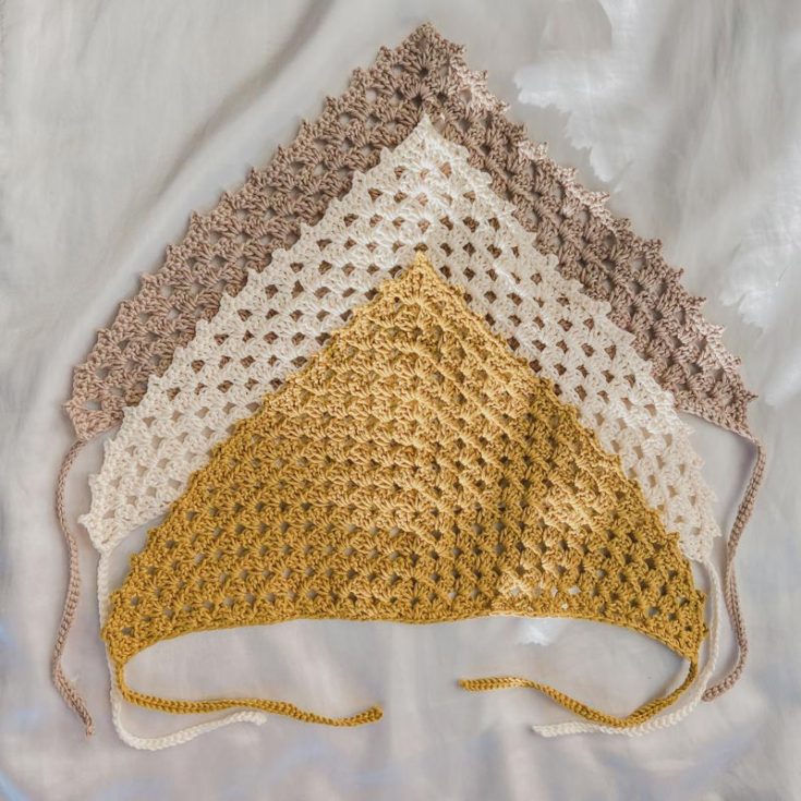 This bandana pattern has colors and layers that illustrate warm leaves coasting along in the wind. It comes with an easy-to-follow YouTube video. The finished product measures 8 inches tall x 13 inches wide (not counting straps).