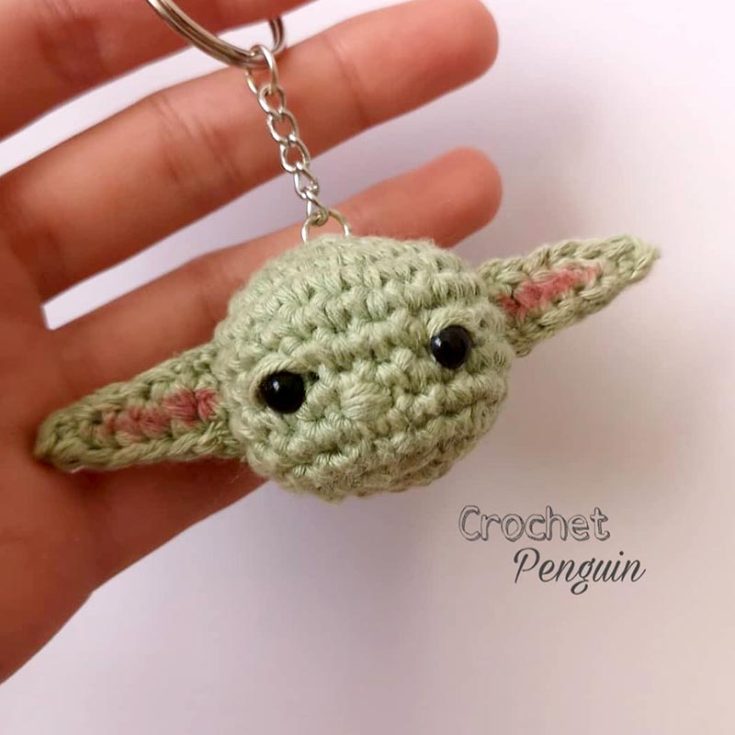 This cute and straightforward Baby Yoda-inspired keychain is beginner-friendly and quick to work up! It would make a great gift for all star wars and Mandolorian fans.